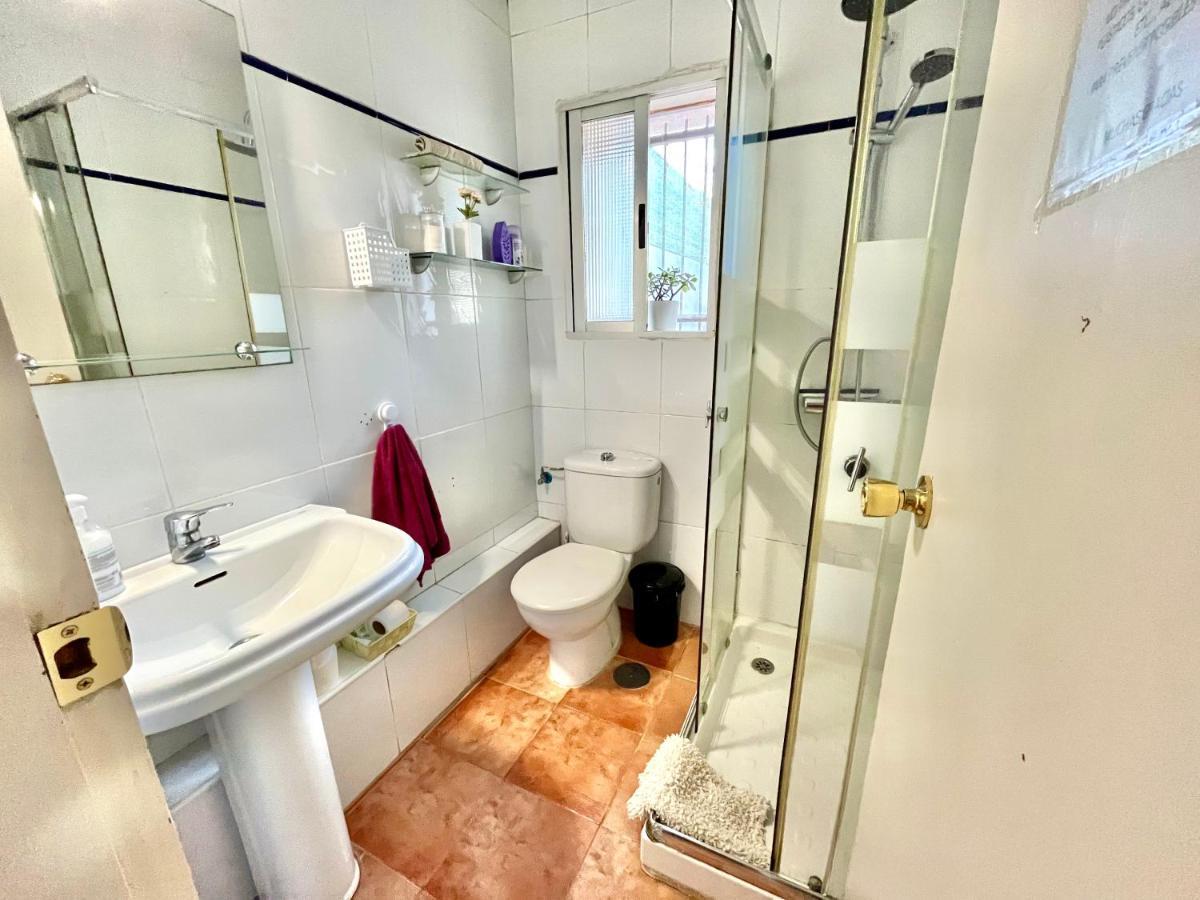 Estudio Adosado Acogedor Con Jardin, Barbacoa Y Parking Privado Hébergement de vacances